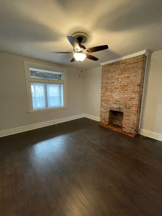 Building Photo - Updated 3 Bedroom home with modern amenities!