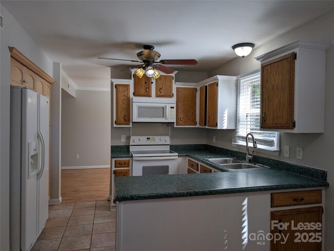 Building Photo - 5823 Rimerton Dr