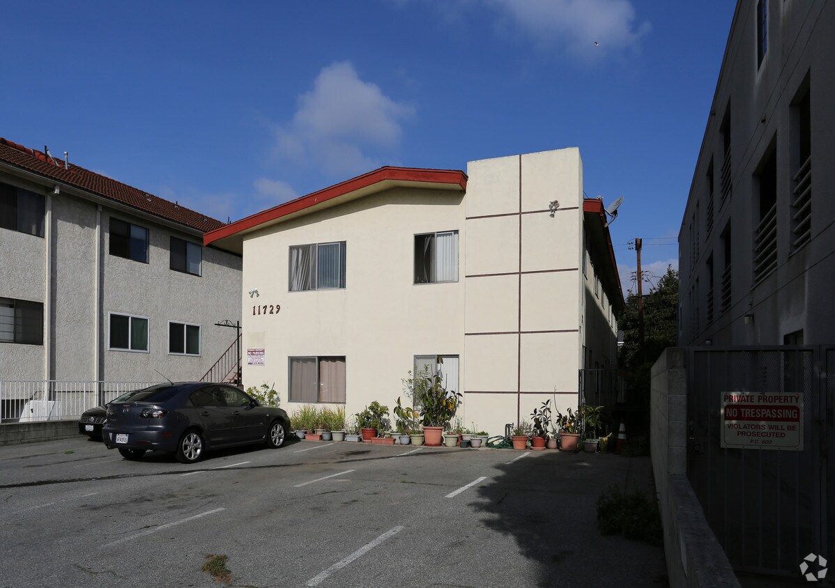 Foto del edificio - 11729 Avon Way