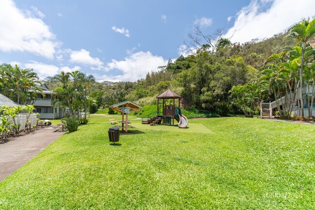 Building Photo - 2 Bed 1 Bath 1 Parking in Gardens At Launa...