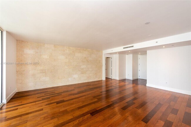 Foto del edificio - 901 Brickell Key Blvd