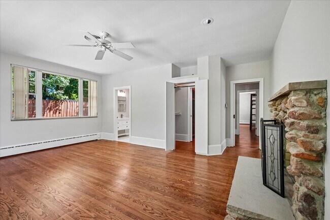 Building Photo - 8106 W Boulevard Dr