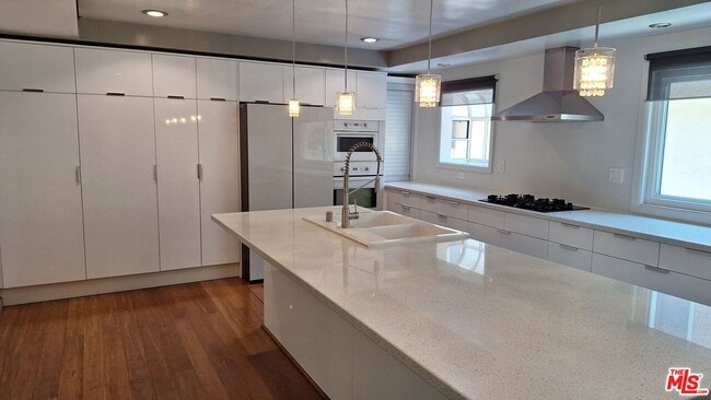 Building Photo - 4751 La Villa Marina
