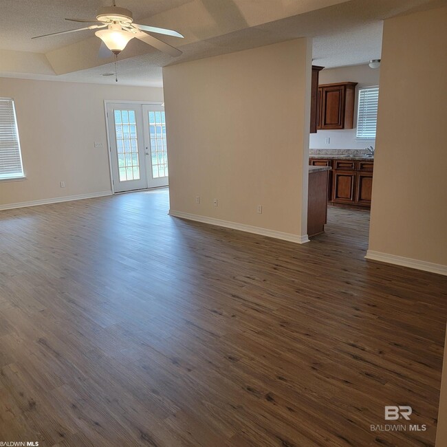 Foto del edificio - 1701 Woodbridge Cir E