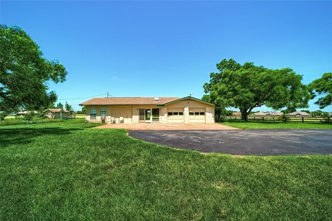 Building Photo - 801 Fm 971