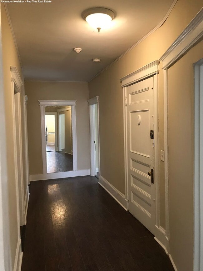 Building Photo - 5 Bedroom