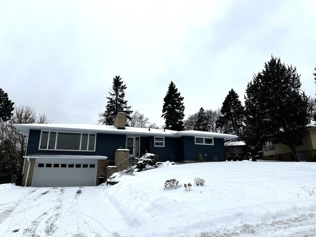 Large Lot! - 5111 Thotland Rd