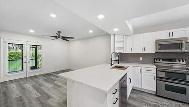 Building Photo - 10300 Hidden Springs Ct