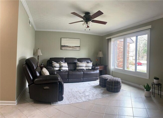 Building Photo - 1194 Ashborough Dr