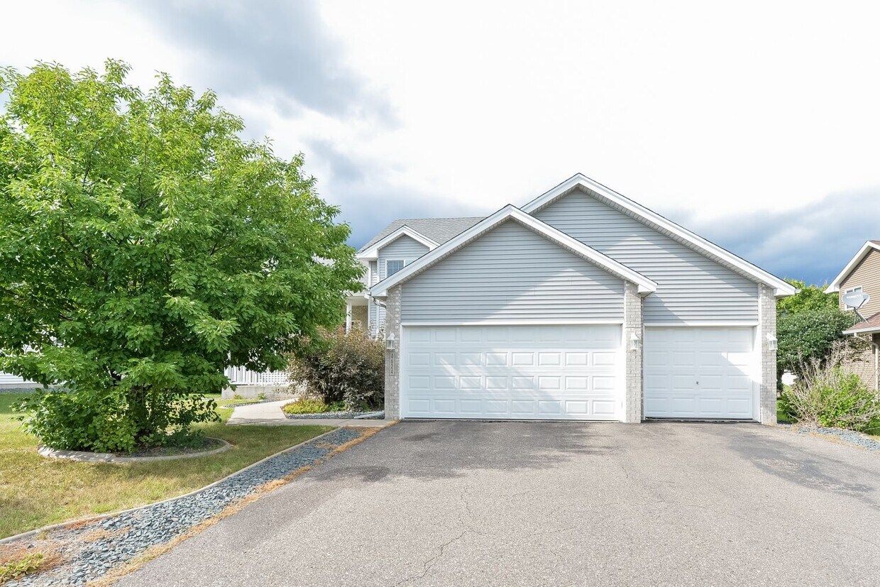 4623 Impatiens Ave N, Brooklyn Park, MN 55443 House Rental in