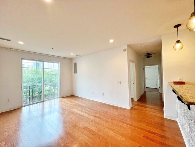 Building Photo - 443 2nd St