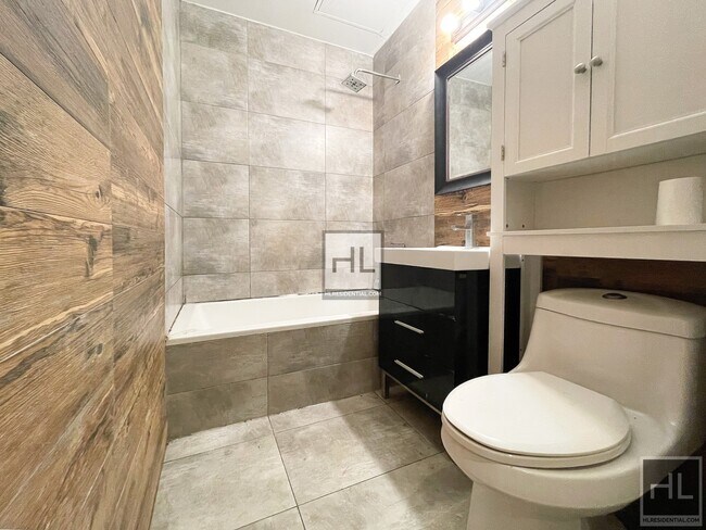 Foto del edificio - 753 Lexington Ave. Unit #1A