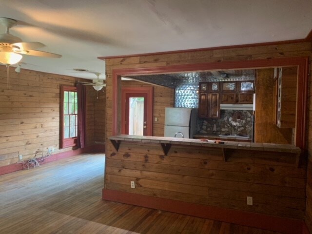 Foto del edificio - 1021 Oak Dr