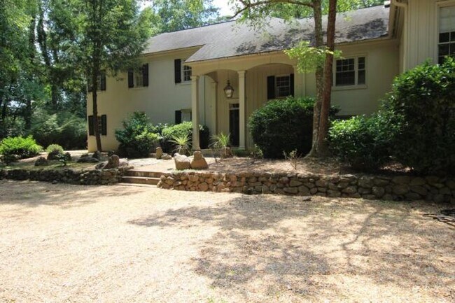 Building Photo - 5 bedroom in Atlanta GA 30327