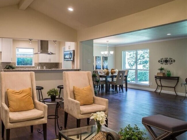 Foto del edificio - 4 Bedroom Single Family Home in Dallas