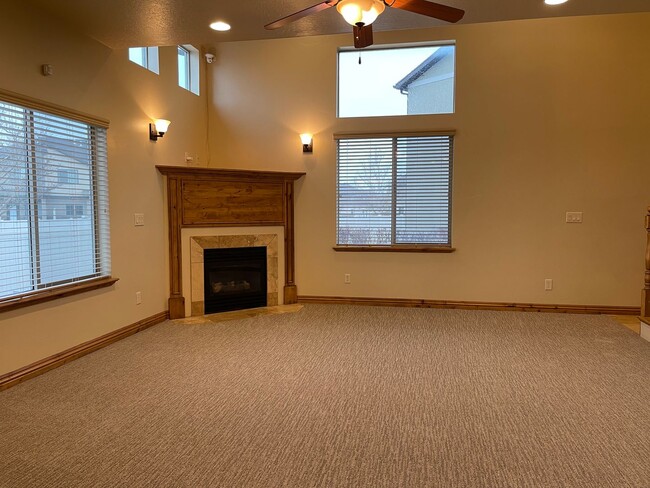 Building Photo - Gorgeous home in Orem