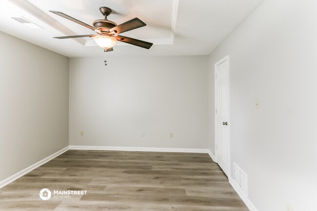 Building Photo - 6915 Blackthorn Dr