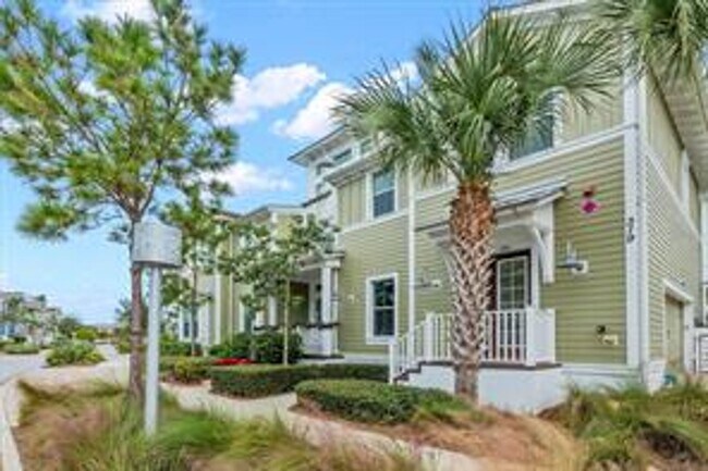 Foto del edificio - Beautiful Annual furnished 3 bed/3 bath ho...