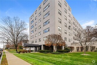 Building Photo - 891 Farmington Ave