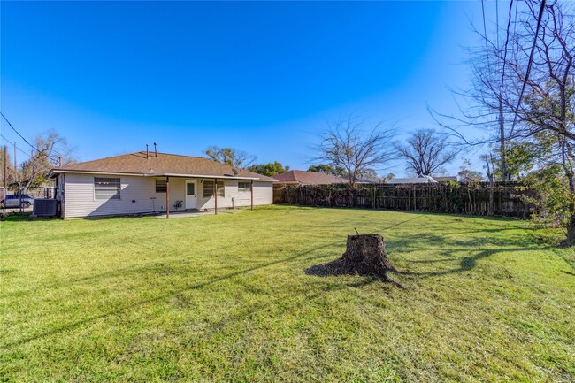 Building Photo - 5327 Crestmont St