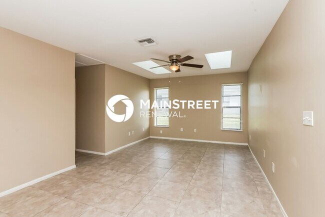Foto del edificio - 3 Bedroom Pet-Friendly Home in Fort Myers, FL with Main Street Renewal