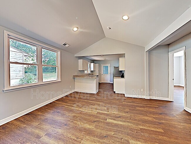 Foto del edificio - 3322 Queens Ln