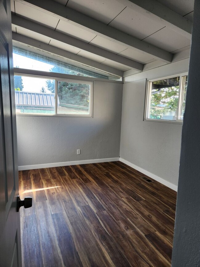 Building Photo - Newly Renovated 3 Bedroom House with a Car...