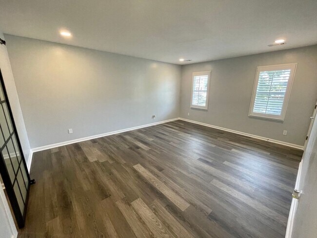 Foto del edificio - Gorgeous One of a Kind Home! - Available Now!