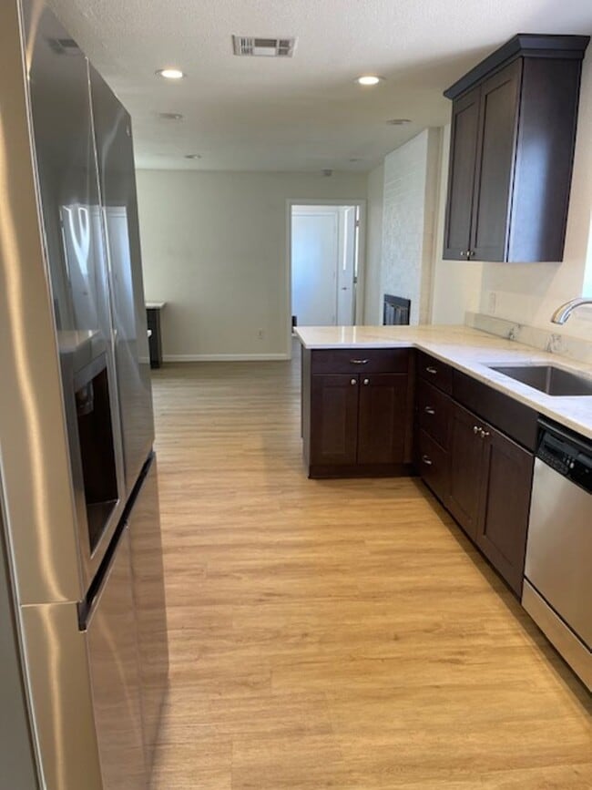 Building Photo - 2735 Ardis Dr