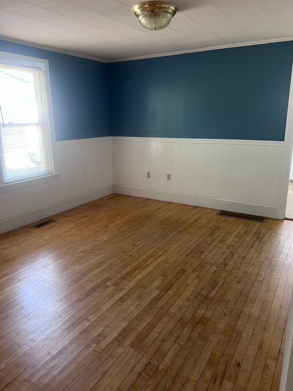 Building Photo - 360 Maple St
