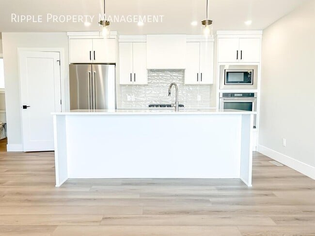 Building Photo - GREAT 3 BEDS/ 3.5 BATHS TOWNHOUSE IN THE COMMUNITY OF SHAGANAPPI