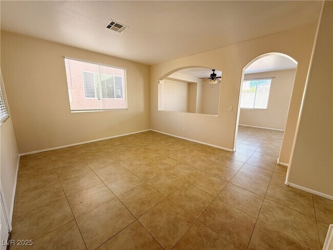 Foto del edificio - 9950 Shadow Grove Ave