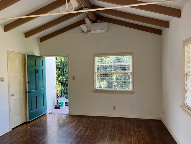 Building Photo - 953 Hauser Blvd
