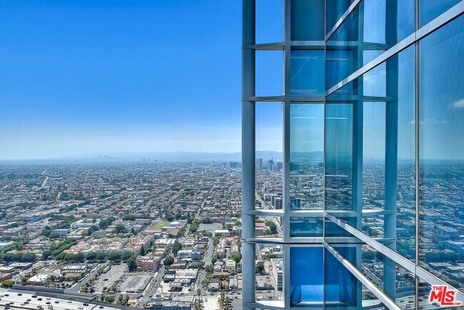 Building Photo - 900 W Olympic Blvd