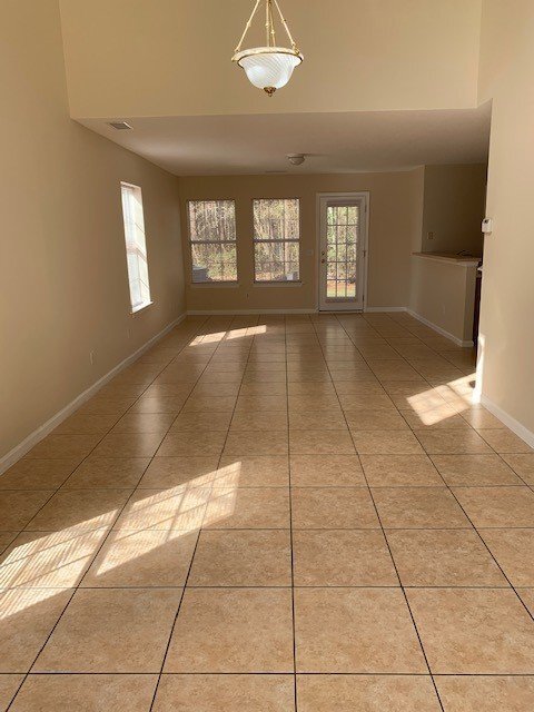 Foto del edificio - END-UNIT TOWNHOUSE FOR RENT - THE FARM