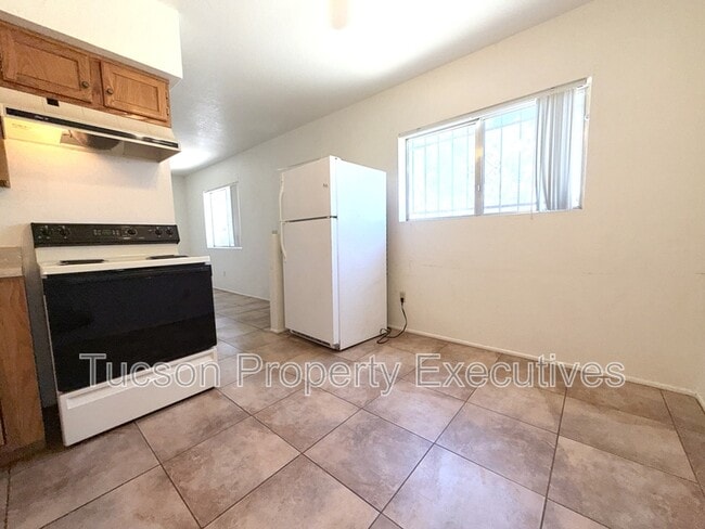 Building Photo - 4901 E Pima St