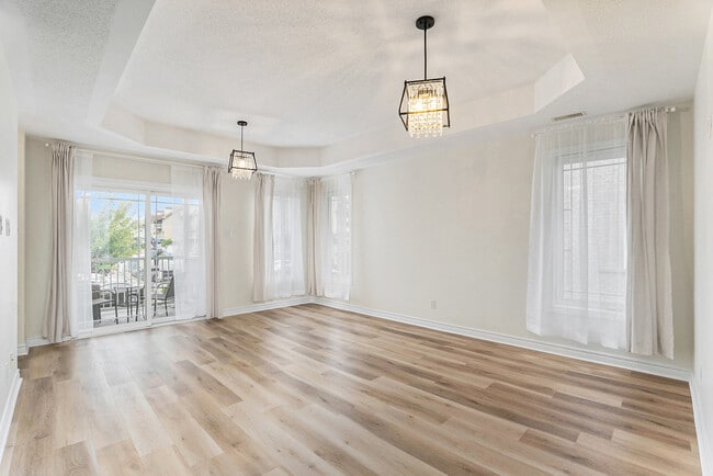 Sitting and Dining - 212 Paseo Pvt