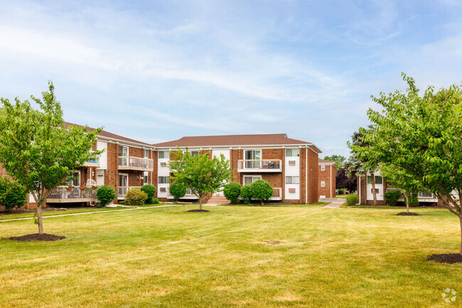 Building Photo - Birchview Gardens