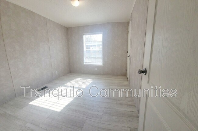 Foto del edificio - 196 Dunewood Dr