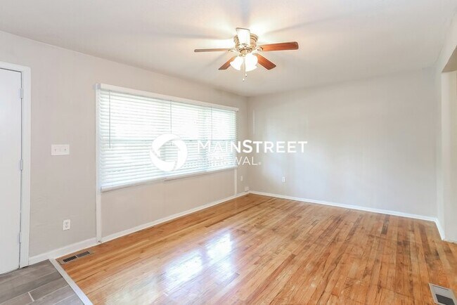 Foto del edificio - 2 Bedroom Pet-Friendly Home in Kansas City, MO with Main Street Renewal
