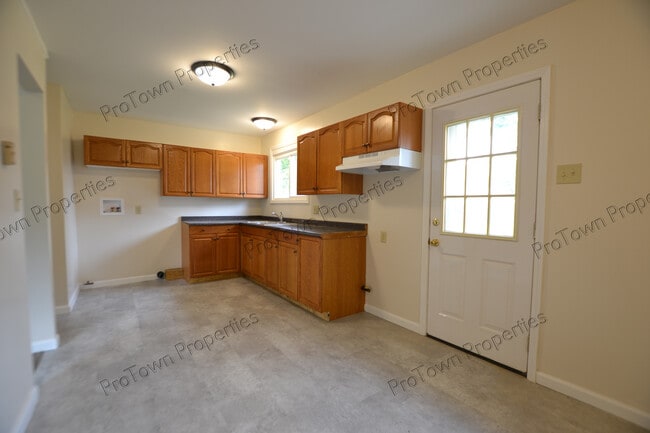 Building Photo - 2215 Webster Ave