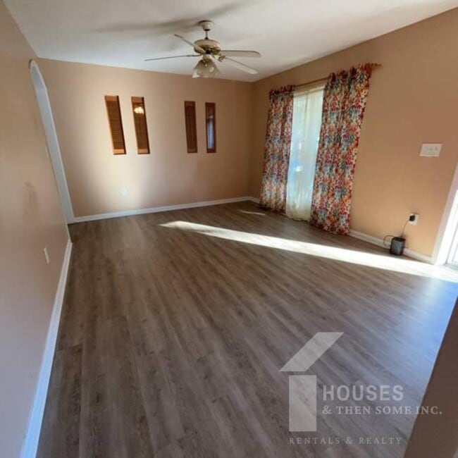 Foto del edificio - 113 Susan Ave