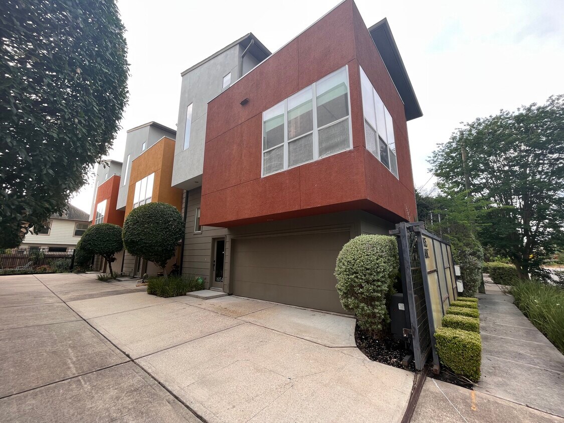 Exterior - 1615 Knox St