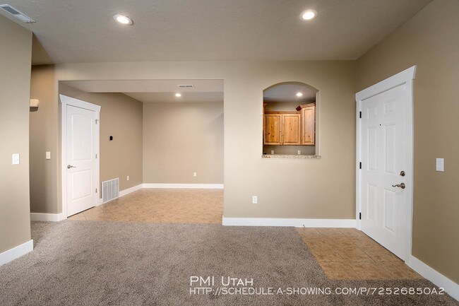 Building Photo - Beautiful Condo