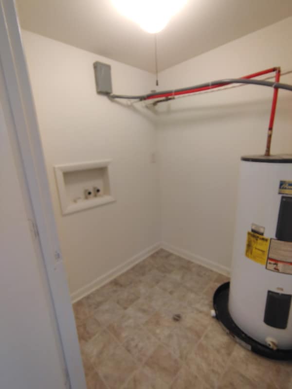 Building Photo - 600 Reusens Rd