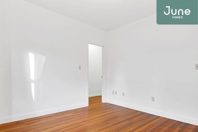 Foto del edificio - Full room in 4-bed/2.0-bath Home
