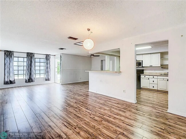 Foto del edificio - 7700 NW 38th St