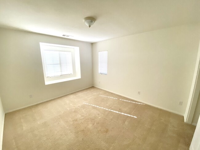 Building Photo - 1886 Spring White Rd