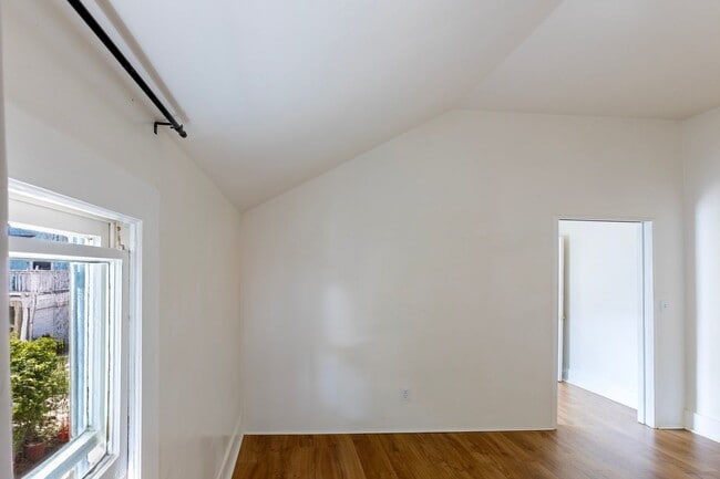 Building Photo - 214 W Ortega St