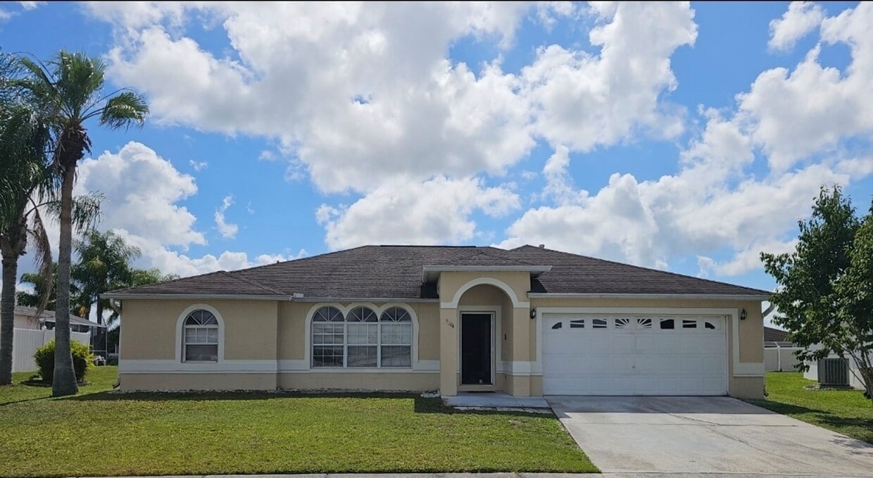 NICE! LARGE 4 BEDROOM / 2 BATH / 2 CAR G... - NICE!   LARGE 4 BEDROOM / 2 BATH / 2 CAR G...